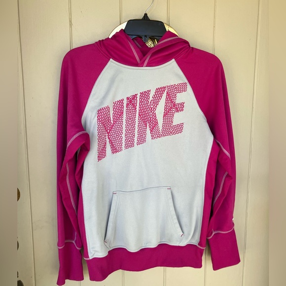 Nike Tops - Nike therma fit pink sweatshirt hoodie